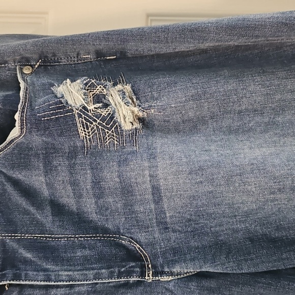 ONE 5 One Unique Design 5 Pocket Button/Zip Distressed Capri Jeans Size 14 EUC - Picture 2 of 14